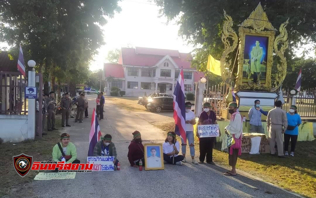 ตาก-ชาวบ้าน พร้อมตาย..!! เป็นโล่มนุษย์ ปิดประตู อบต.แม่ท้อ คัดค้านการลงมติสัมปทานดอยชาติทำเหมืองหิน..!!!