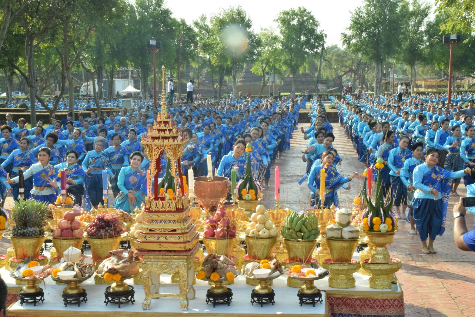 อยุธยา-นางรำกว่า 1,800 คน รำถวายพระเจ้าอู่ทอง เป็นปฐมฤกษ์ จัดงาน “ยอยศยิ่งฟ้าอยุธยามรดกโลก“