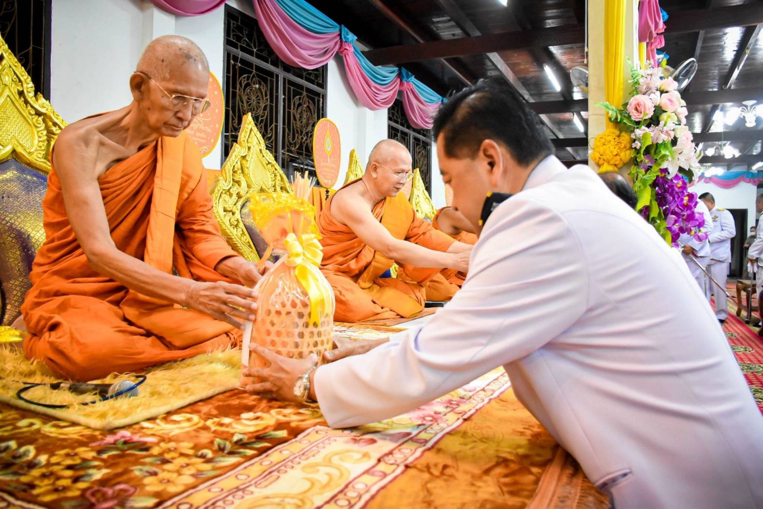 อยเอ็ด-จัดพิธีทำบุญตักบาตร ถวายพระพร เนื่องในวันคล้ายวันประสูติสมเด็จพระเจ้าลูกเธอ เจ้าฟ้าพัชรกิติยาภาฯ