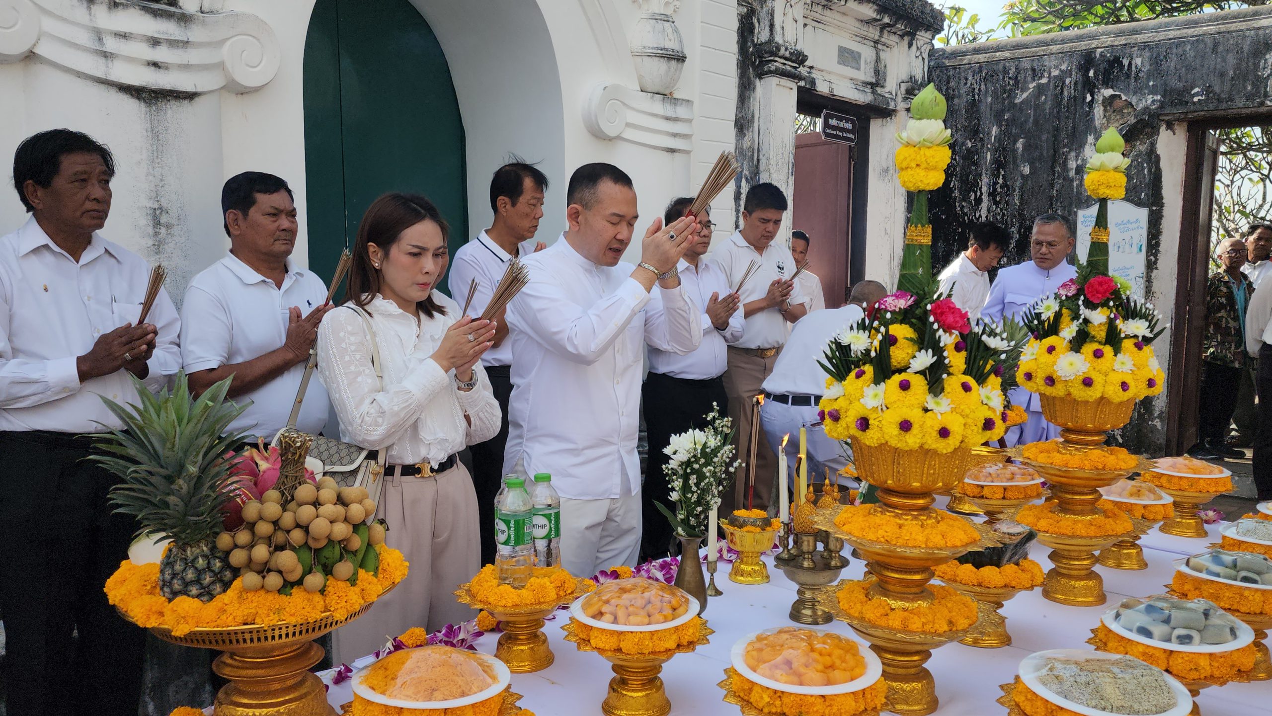 เพชรบุรี-พิธีบวงสรวงเพื่อขออนุญาตดำเนินการเคลื่อนย้ายลิงแสมเขาวังเมืองเพชร บนพระนครคีรี