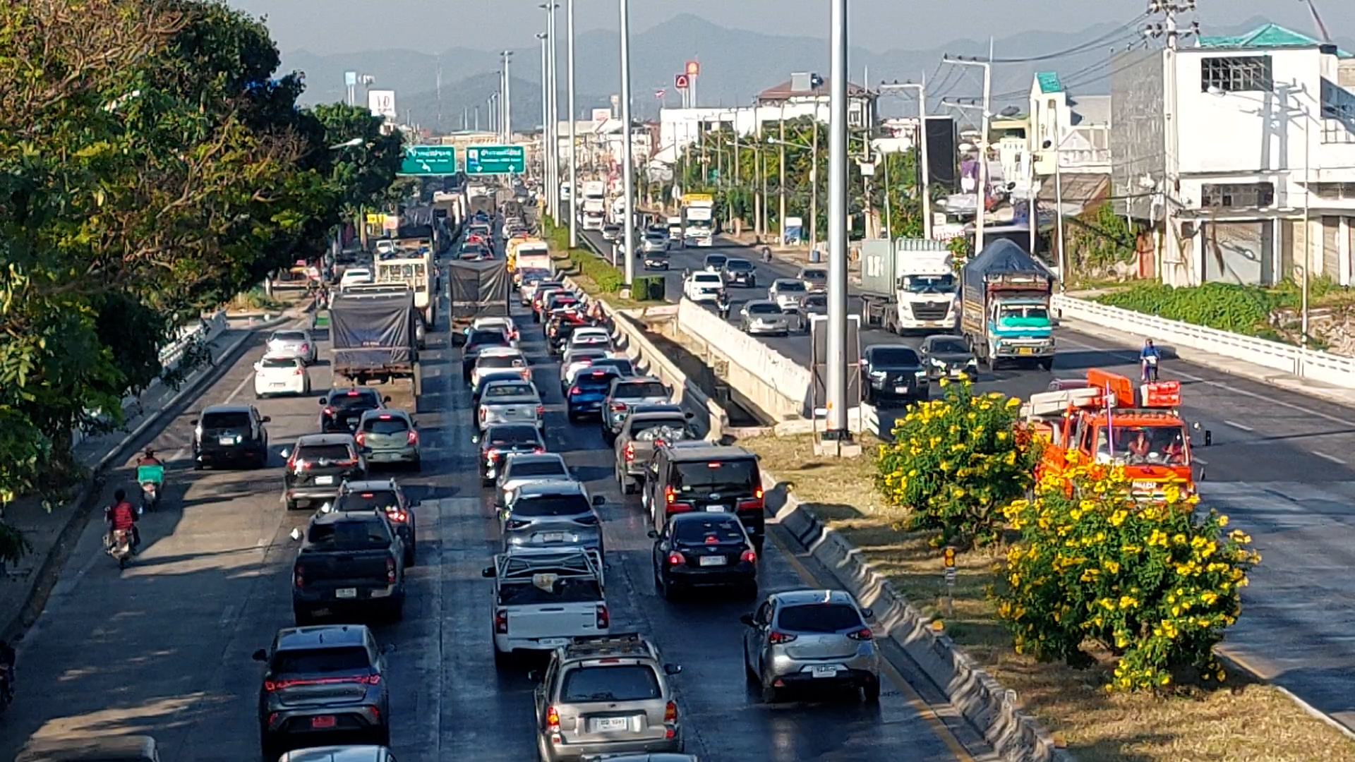 ประจวบคีรีขันธ์-รถเริ่มแน่น คาดหนาแน่นสุดเย็นนี้