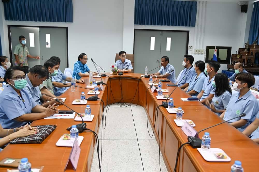 กาญจนบุรี-สสจ. นำคณะเจ้าหน้าที่ลงพื้นที่ตรวจเยี่ยม ดูการดำเนินงาน และสร้างขวัญกำลังใจ รพ.หลายท้องที่