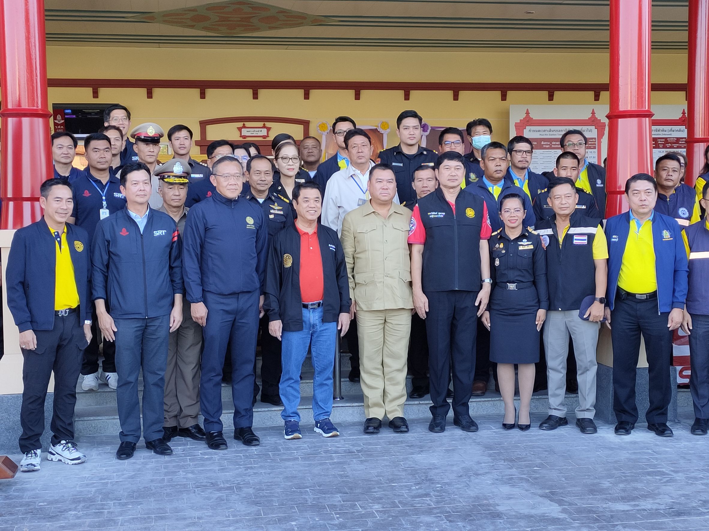 ประจวบคีรีขันธ์-รัฐมนตรีคมนาคม ตรวจเยี่ยมสถานีรถไฟเมืองหัวหิน รับเทศกาลปีใหม่ 2567