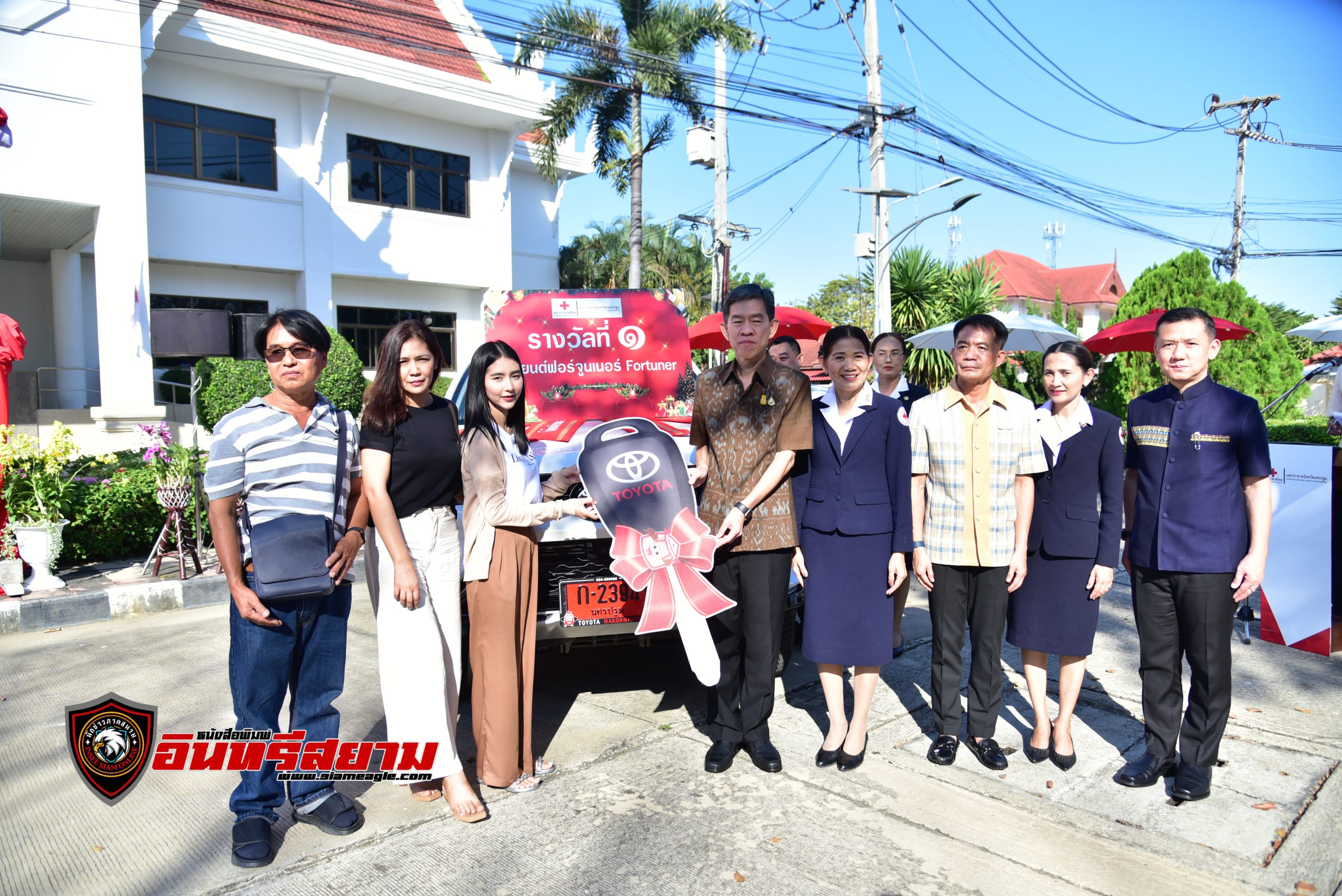 นครปฐม-มอบรางวัลการออกสลากบำรุงกาชาดการกุศล ให้แก่ผู้โชคดีที่ถูกรางวัล