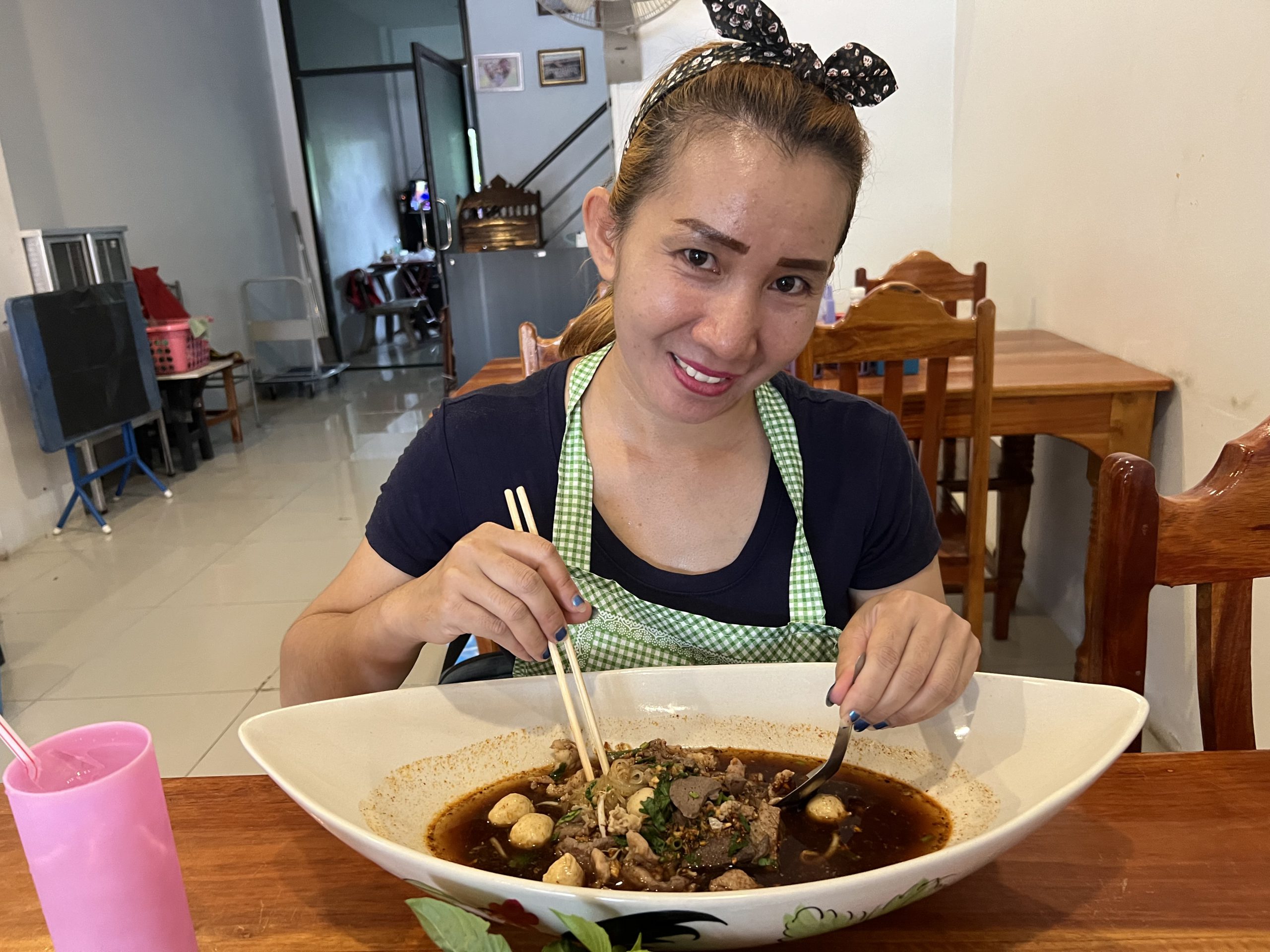 ศรีสะเกษ-ก๋วยเตี๋ยวเรือชาววังอร่อยชามใหญ่ที่สุดในประเทศไทย