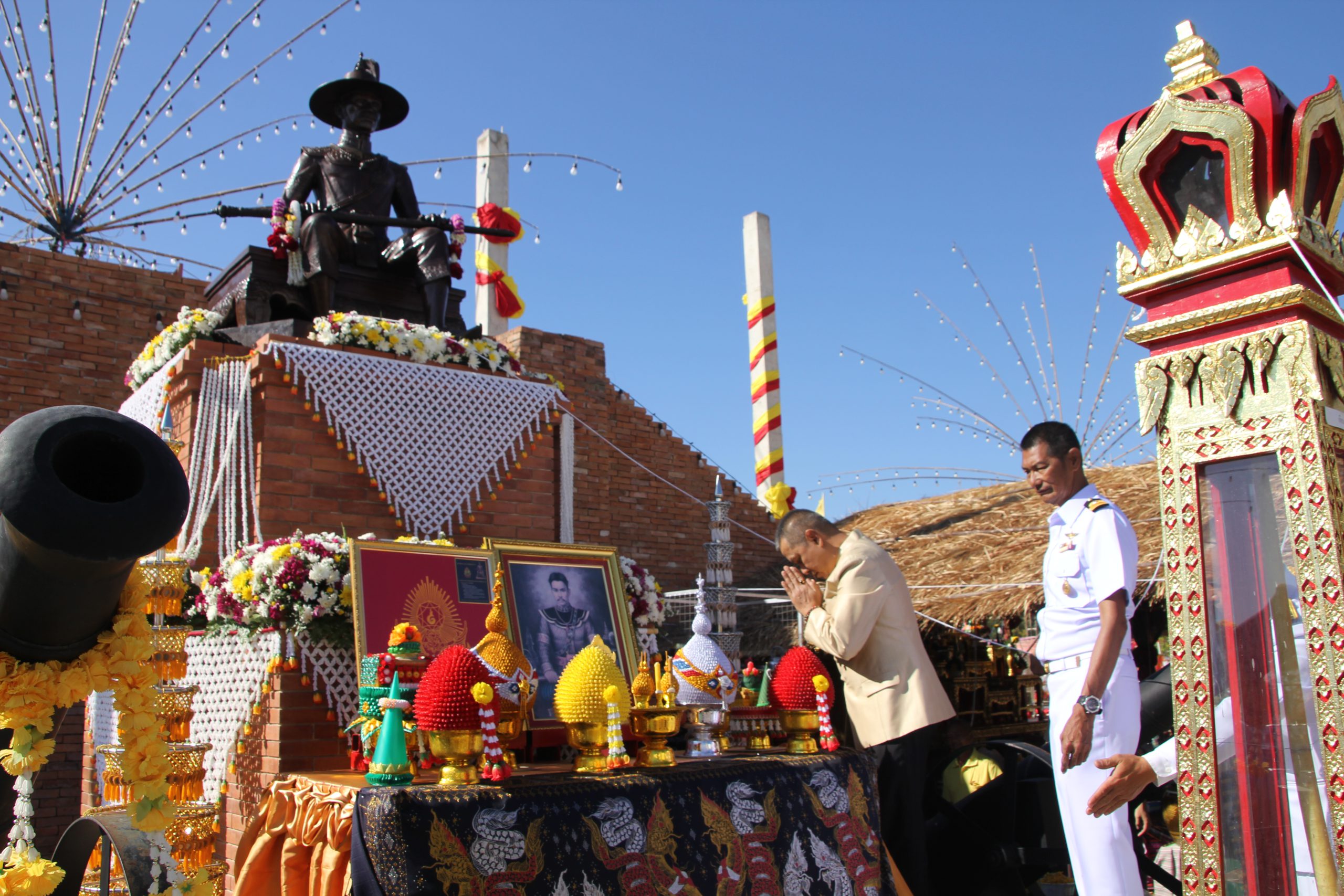 ร้อยเอ็ด-วัดโนนสะอาด จัดยิ่งใหญ่ พิธีอัญเชิญพระบรมรูปสมเด็จพระเจ้าตากสินมหาราช