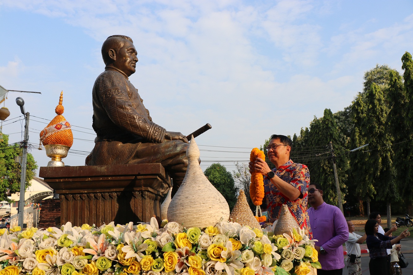 กาญจนบุรี-ผู้ว่าฯ นำส่วนราชการประกอบพิธีบวงสรวงและสักการะสิ่งศักดิ์สิทธิ์