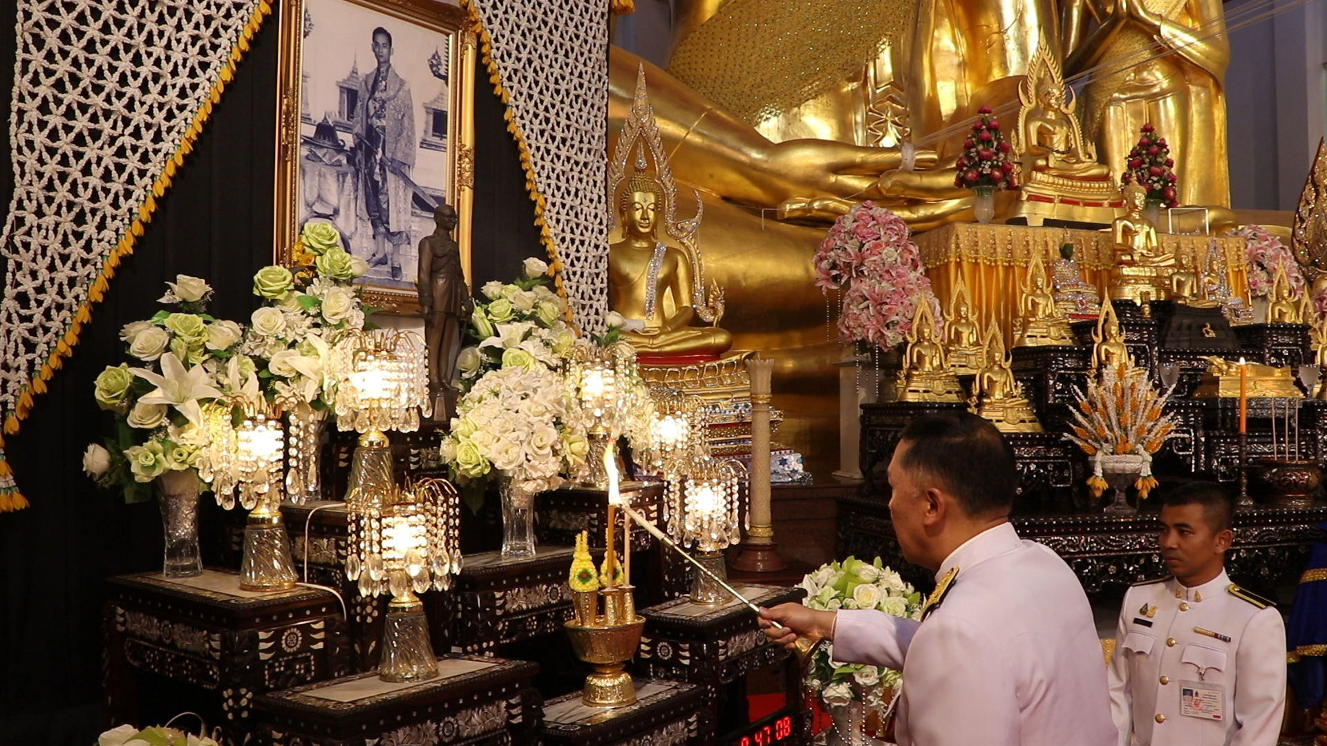 สิงห์บุรี-จัดพิธีเจริญพระพุทธมนต์ถวายเป็นพระราชกุศล วันคล้ายวันพระบรมราชสมภพ รัชกาลที่ 9