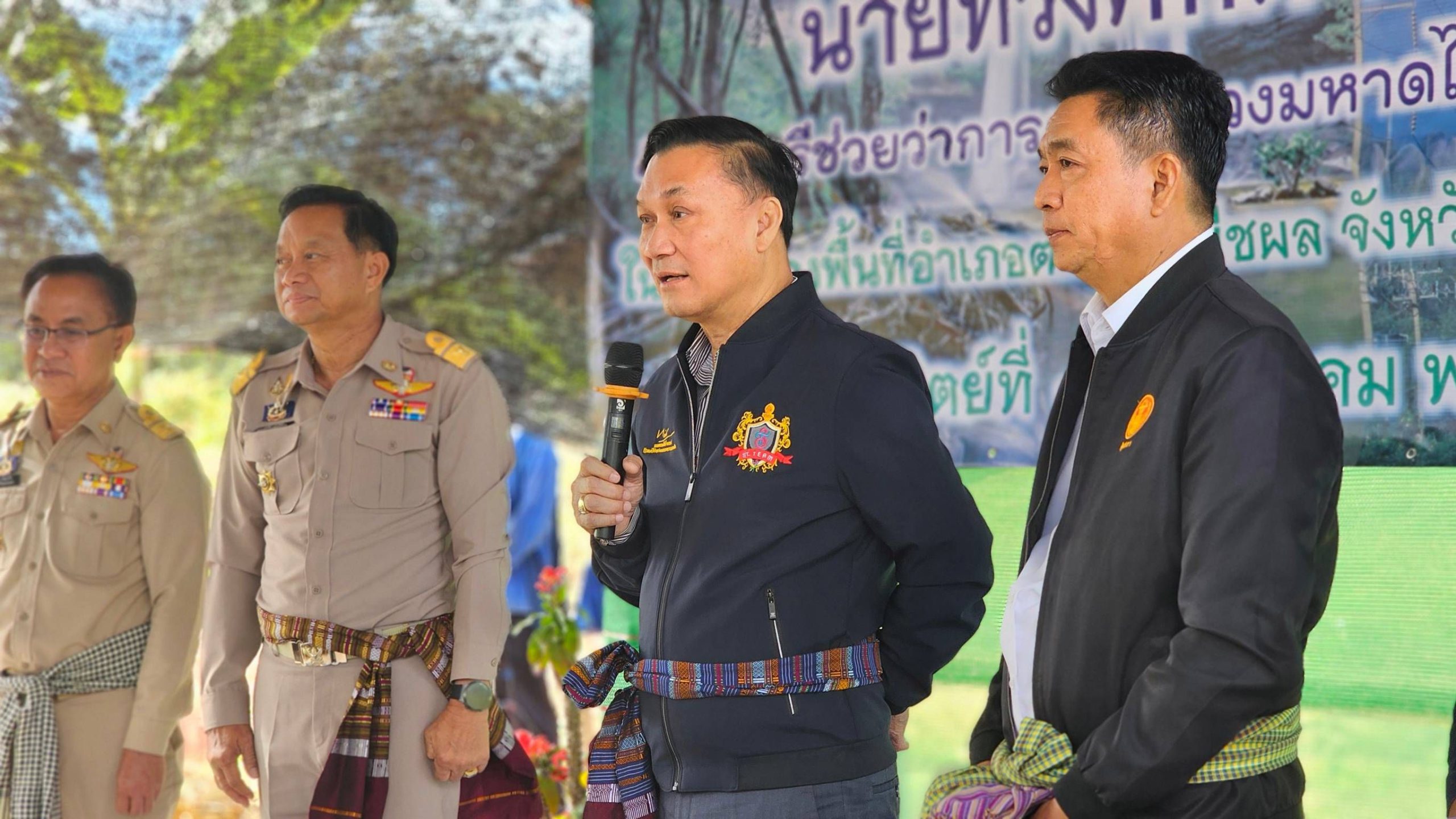 อุบลราชธานี-รมช.มหาดไทย ตรวจเยี่ยมโครงการพัฒนาพื้นที่เรียนรู้ชุมชนต้นแบบ