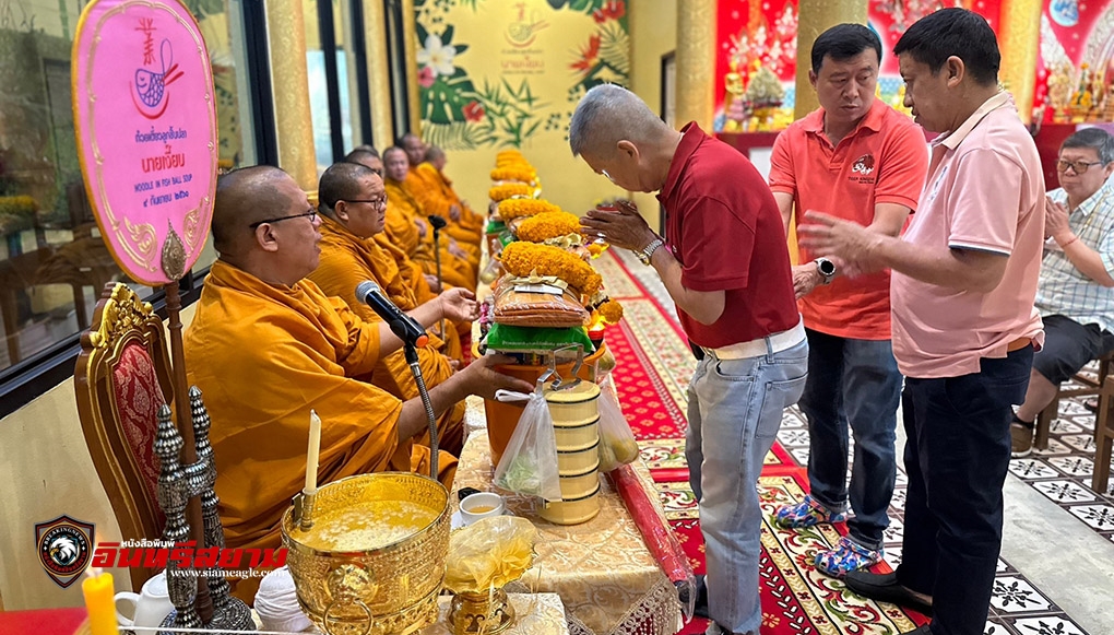 นครปฐม-“หลวงพี่น้ำฝน”เจริญพระพุทธมนต์ เนื่องในงานทำบุญปีใหม่