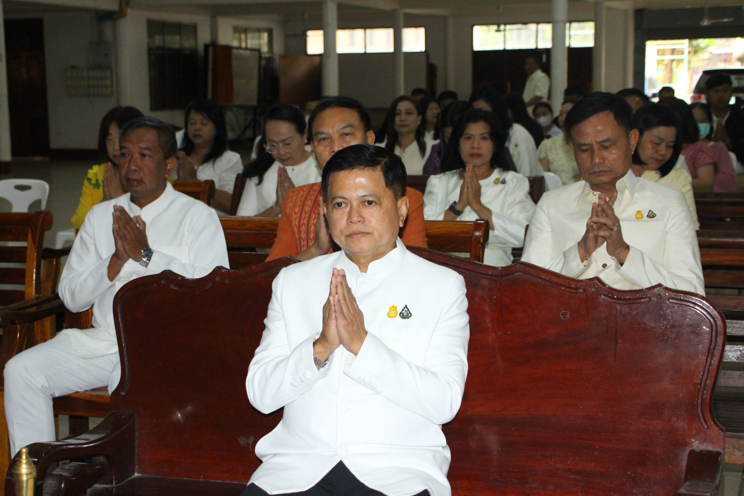 บุรีรัมย์-พ่อเมืองนำพุทธศาสนิกชนหิ้วปั่นโตเข้าวัด ฟังธรรมวันธรรมสวนะ เฉลิมพระเกียรติพระบาทสมเด็จพระเจ้าอยู่หัว