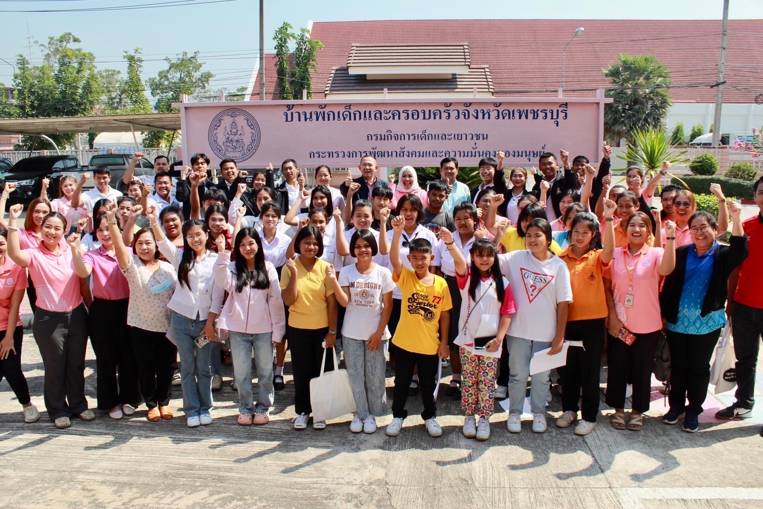 เพชรบุรี-ดร.ยุทธพล พบสภาเด็กฯ ฟังปัญหาและรับข้อเสนอทำกิจกรรมร่วมกัน