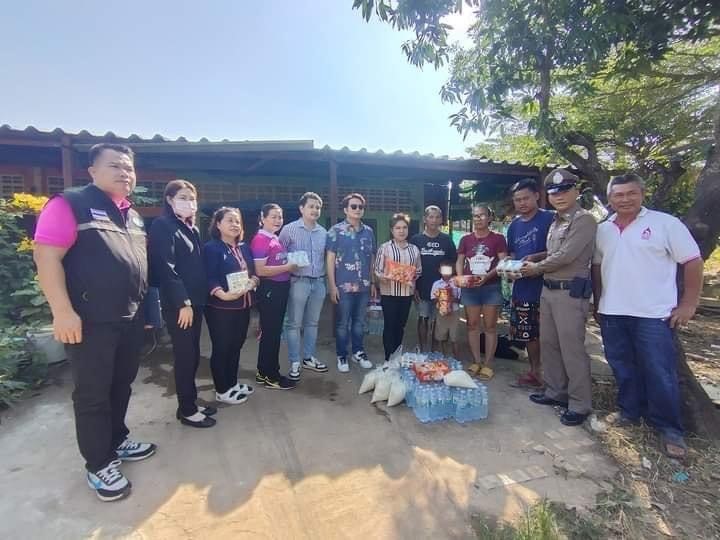 ปราจีนบุรี-กต.ตร-ตร.สภ.ศรีมหาโพธิ ร่วม อปท. ผู้นำท้องถิ่น โรงเรียน นำสิ่งของช่วยเหลือ “น้องตูน” เหยื่อพ่อแม่ตกงานเพราะป่วย