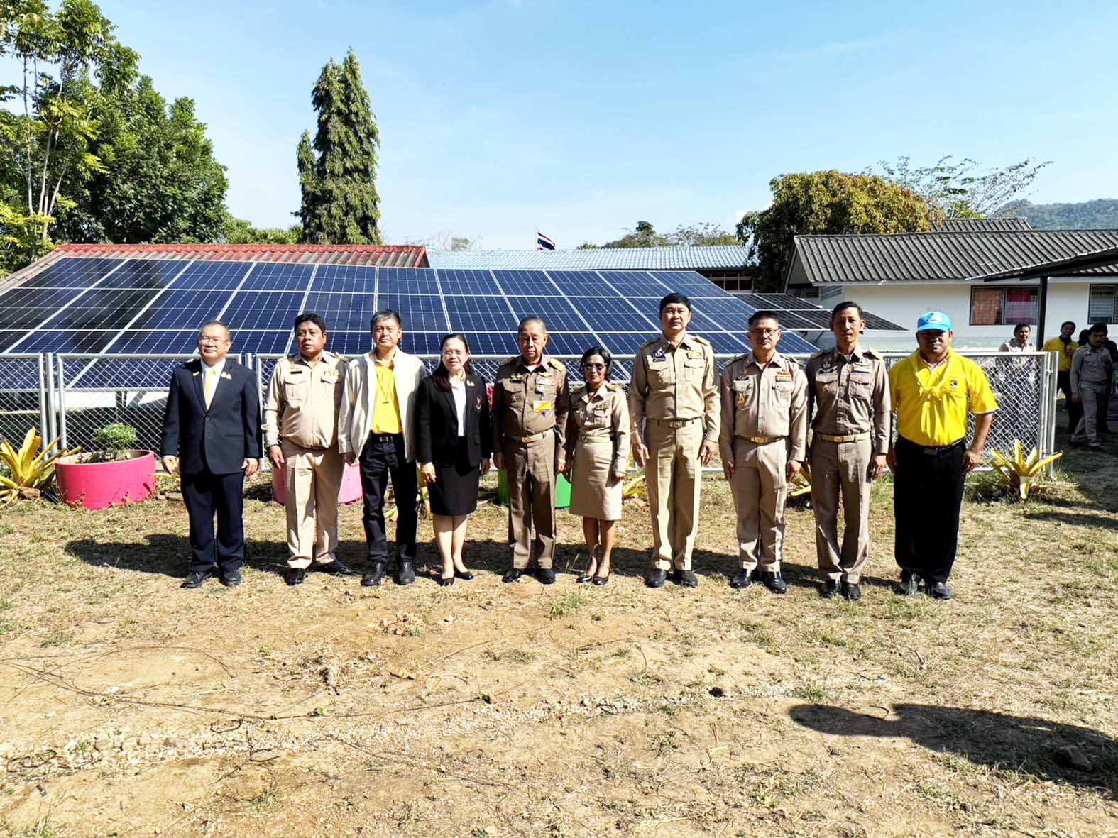 ประจวบคีรีขันธ์-องคมนตรี เป็นประธานมอบระบบพลังงานแสงอาทิตย์มูลค่า 2 ล้านบาท แก่โรงเรียนบ้านห้วยไคร้ อ.หัวหิน