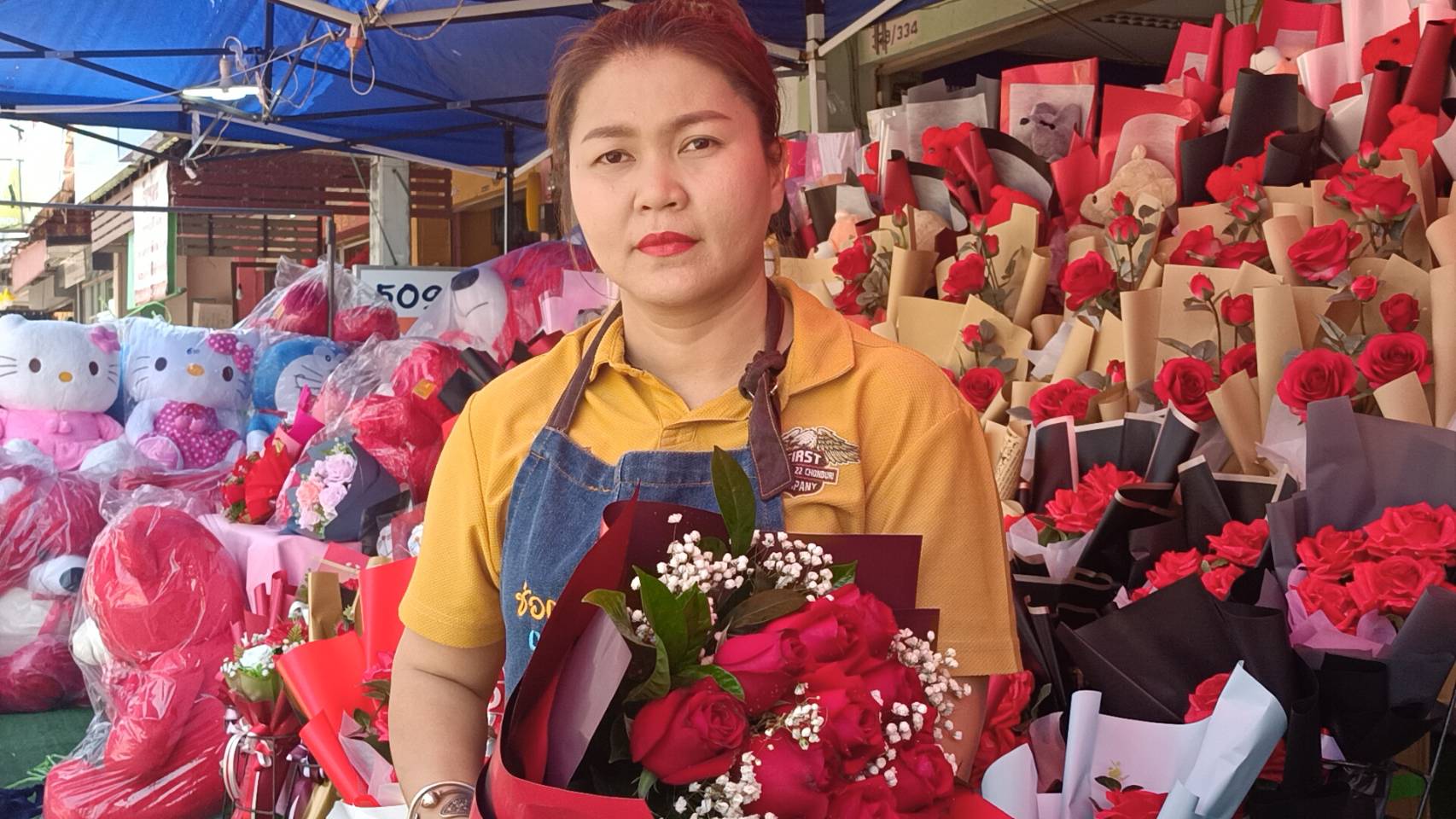 ปราจีนบุรี-ก่อนเทศกาลวาเลนไทน์ (Valentine’s Day) ลูกค้าหลายรายสั่งทำช่อดอกไม้พิเศษในวันแห่งความรัก