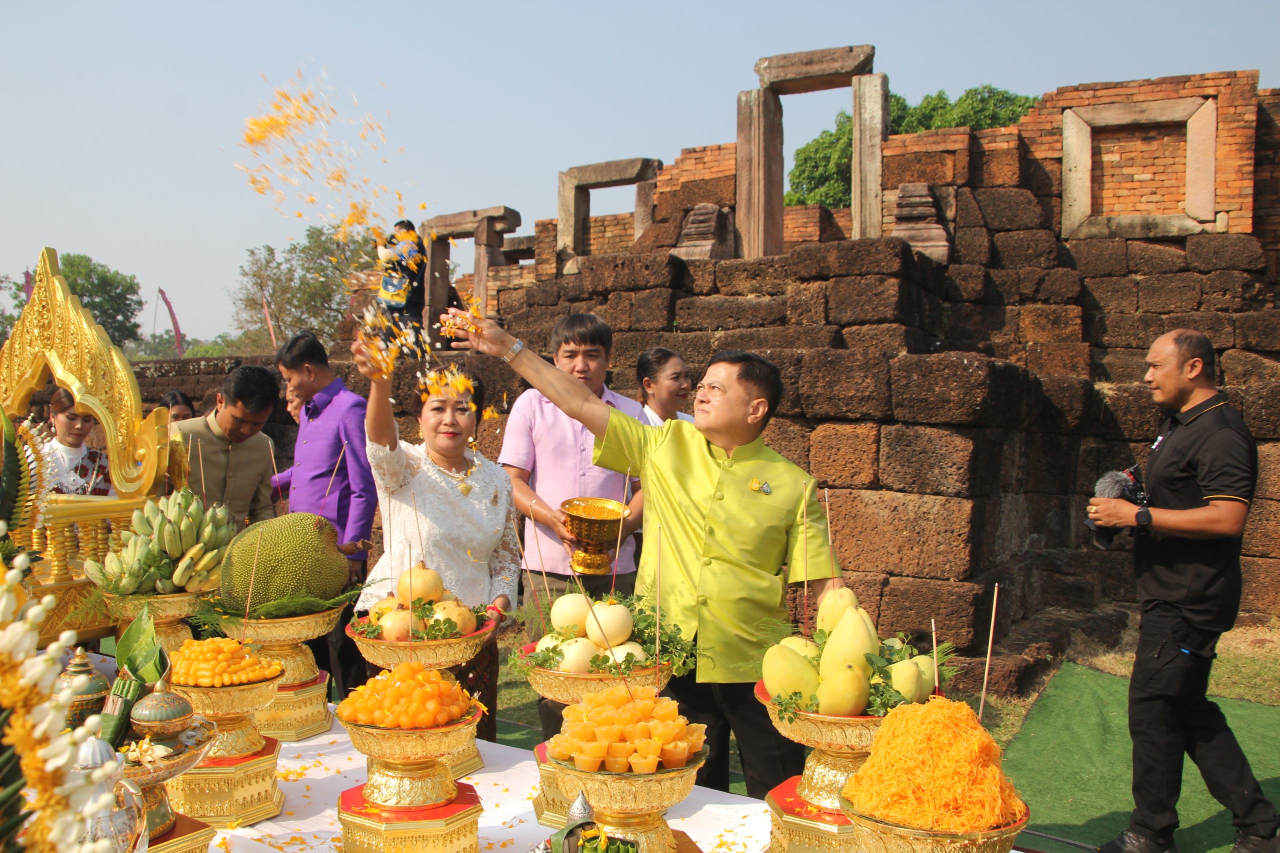 บุรีรัมย์-จัดพิธีบวงสรวงปราสาทหนองหงส์ ในงานกินปลาหน้าเขื่อน ชวนเพื่อนวิ่ง @โนนดินแดง ประจำปี 2567