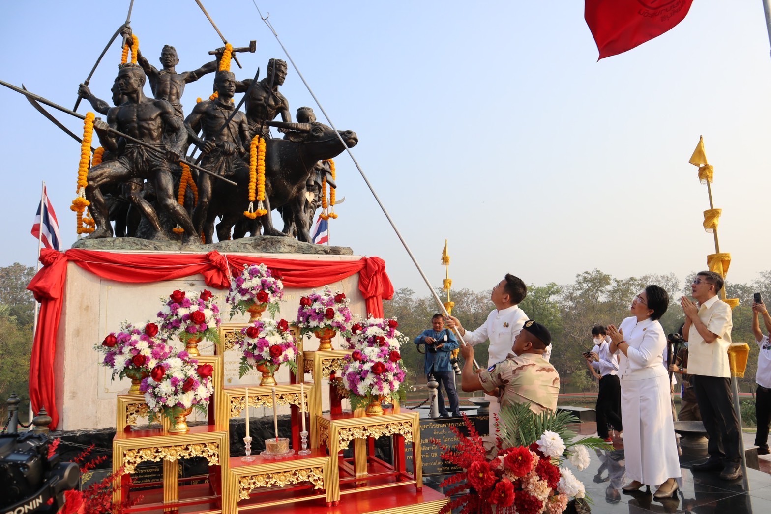 สิงห์บุรี-พิธีสักการะพระอาจารย์ธรรมโชติ พิธีบวงสรวงดวงวิญญาณวีรชน เนื่องในงานสดุดีวีรชนค่ายบางระจัน