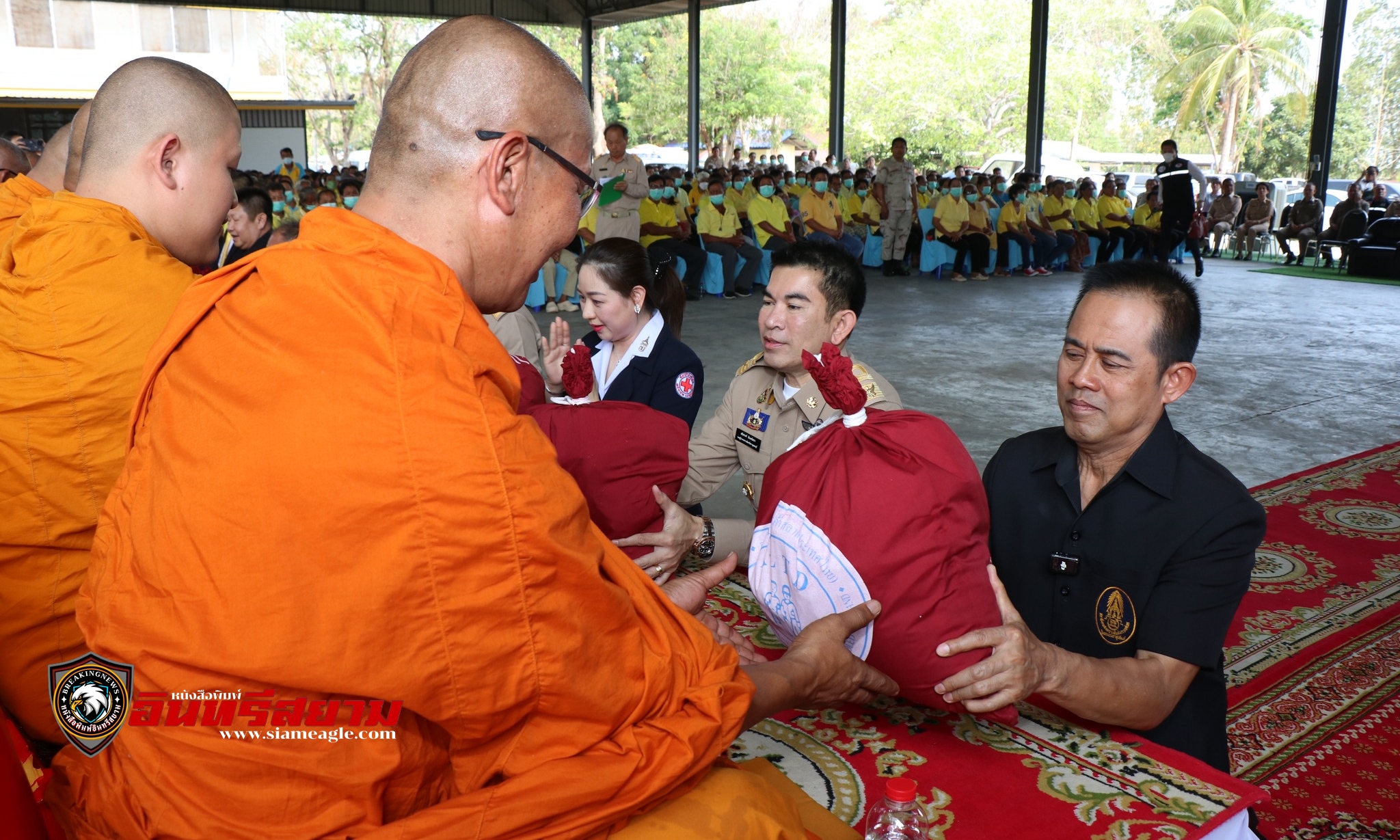 กาญจนบุรี-มูลนิธิมิราเคิล ออฟไลฟ์ มอบสิ่งของ (ถุงยังชีพ) ตามโครงการ “หนึ่งใจ…ช่วยเหลือผู้ประสบภัย”