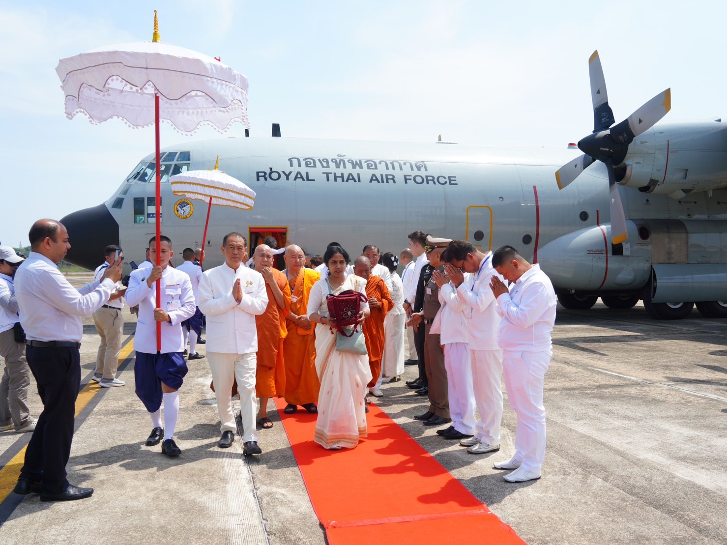 กระบี่-พระบรมสารีริกธาตุ และพระอรหันตธาตุของพระสารีบุตรและพระโมคคัลลานะ จากจังหวัดอุบลราชธานี ถึงจังหวัดกระบี่แล้ว