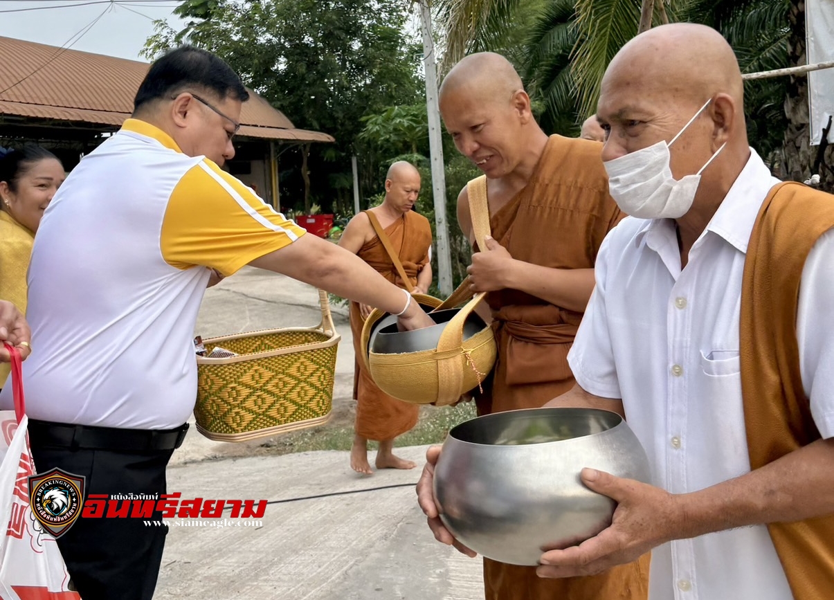 อุดรธานี-“ณฐพล วิถี” รองผู้ว่าฯทำบุญตักบาตร ถวายผ้าป่า สร้างประตู วัดวิสุทธิวราราม