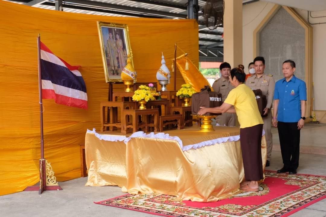 อยุธยา-เชิญสิ่งของพระราชทาน เพื่อช่วยเหลือบรรเทาทุกข์ให้แก่ผู้ประสบอัคคีภัยในพื้นที่อำเภอผักไห่ และอำเภออุทัย