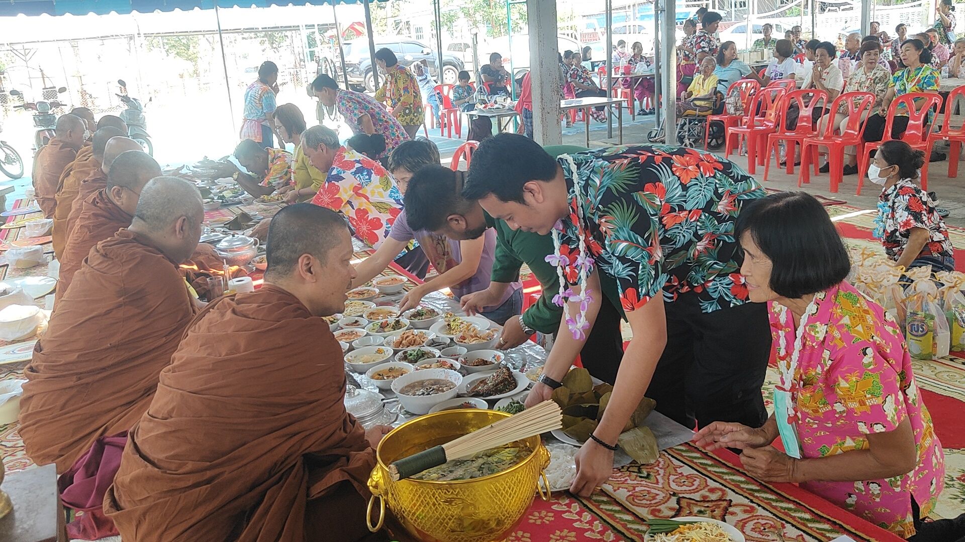 สิงห์บุรี-หมู่บ้านมังกรทองทำบุญแบบบ้านๆ ปีใหม่ไทย