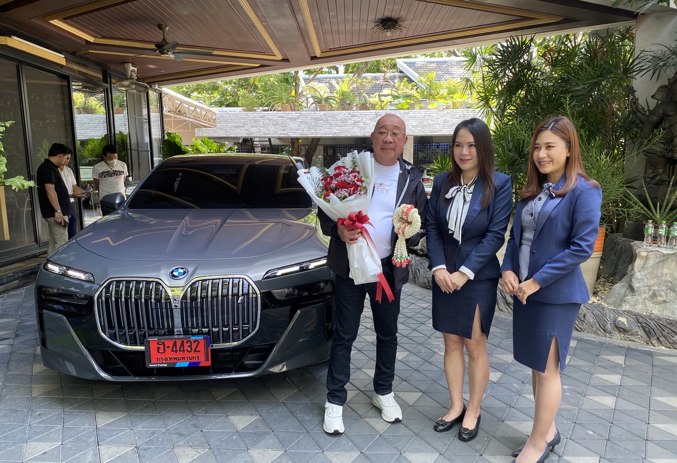 ชลบุรี-เสี่ยใหญ่ค่ายมวยแฟร์เท็กซ์ รับรถ BMW สุดหรู คันสุดท้ายในประเทศไทย