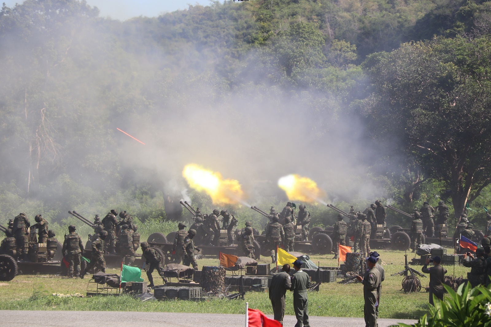 ชลบุรี-ผบ.ทร.ตรวจเยี่ยมการฝึกยิงอาวุธทางยุทธวิธีของหน่วยบัญชาการต่อสู้อากาศยานและรักษาฝั่ง