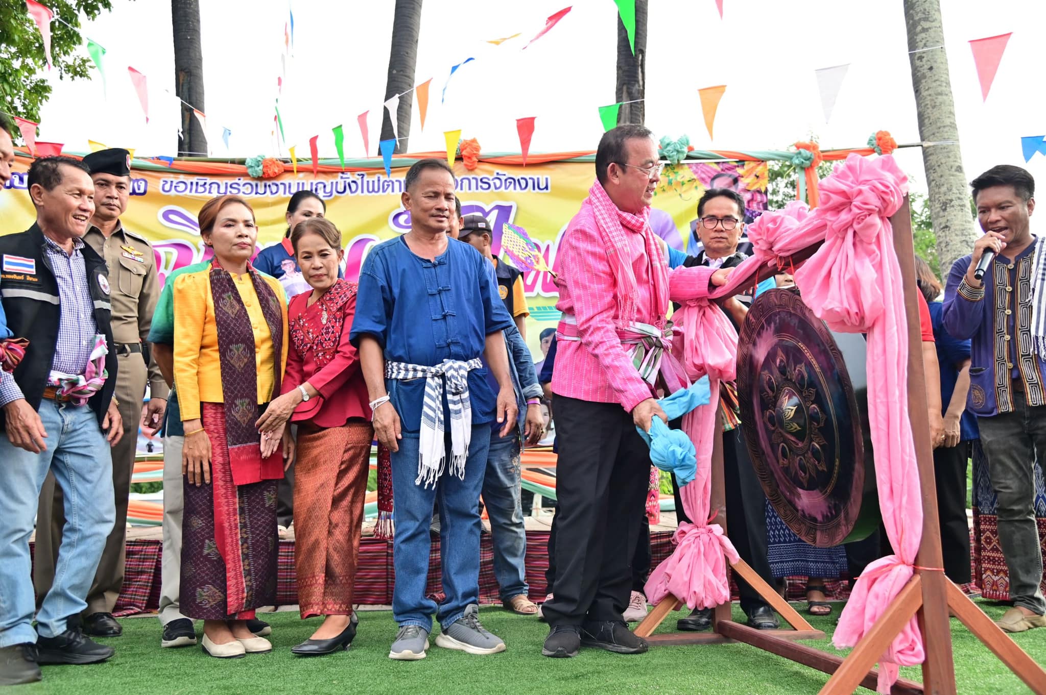 อุบลราชธานี-นายก อบจ.ฯ ร่วมสืบสานประเพณีวัฒนธรรม เปิดงานบุญบั้งไฟ