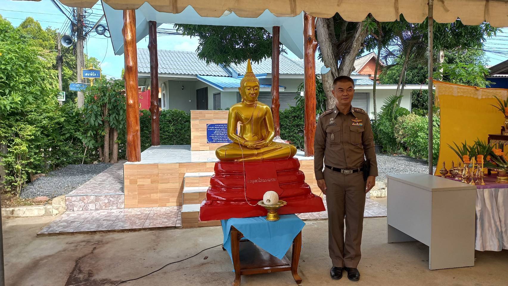 นครนายก-ตำรวจปากพลีจัดพิธีอัญเชิญพระพุทธโสธรมงคลธรรม ขึ้นประดิษฐานบนหอพระของสถานีฯ