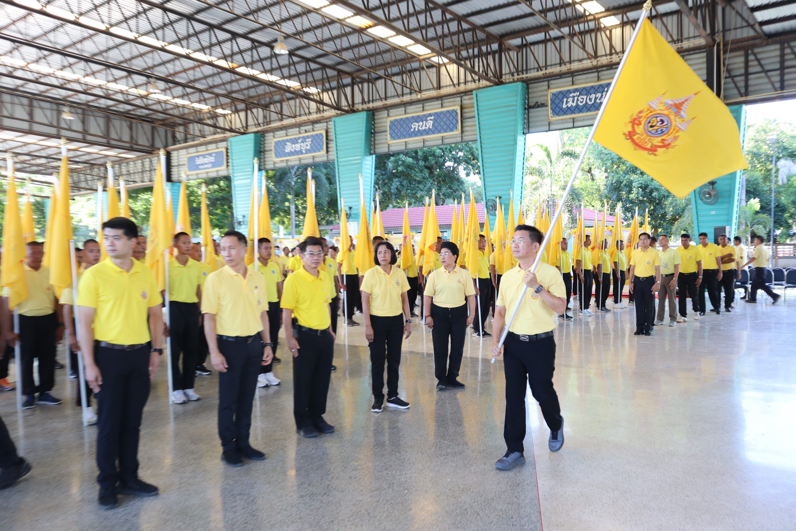 สิงห์บุรี-ผู้ว่าฯ เปิดกิจกรรม เดิน วิ่ง ปั่น ธงตราสัญลักษณ์ งานเฉลิมพระเกียรติ