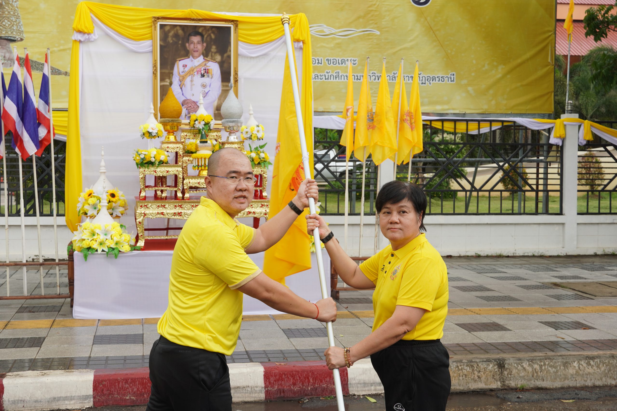 อุดรธานี-ใส่เสื้อเหลือง”เดิน วิ่ง ปั่น ธงตราสัญลักษณ์”งานเฉลิมพระเกียรติฯ