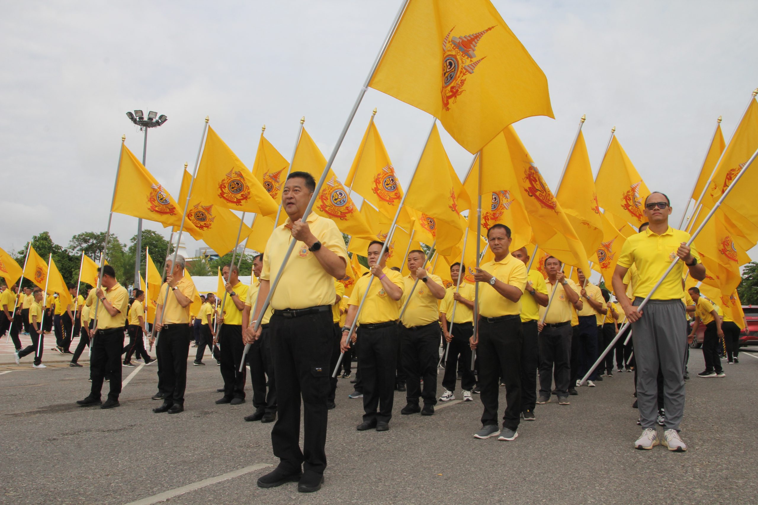 ร้อยเอ็ด-ส่งมอบธงตราสัญลักษณ์งานเฉลิมพระเกียรติ พระบาทสมเด็จพระเจ้าอยู่หัวฯ