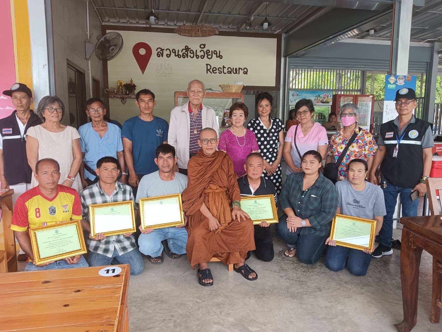 ปราจีนบุรี-มูลนิธิปราจีนร่วมใจ ร่วมกับ สมาคม อสมช.ลงพื้นที่แจกของอุปโภคบริโภค ให้กับผู้ป่วยติดเตียงและคนยากไร้