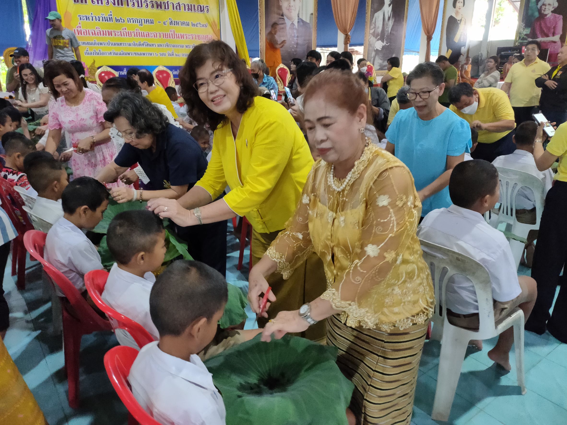 ประจวบคีรีขันธ์-พิธีขลิบผมนักเรียนเตรียมบวชเณร เฉลิมพระเกียรติถวายในหลวง ร.10