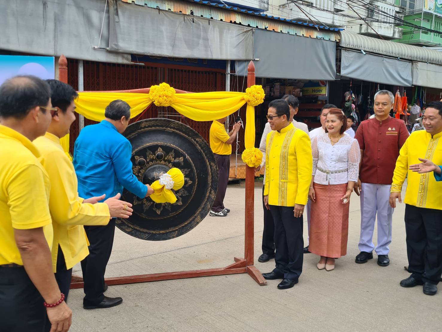 นครสวรรค์-ประธานสภาวัฒนธรรมจังหวัด นำคณะกรรมการฯร่วมประเพณีแห่เทียนพรรษา