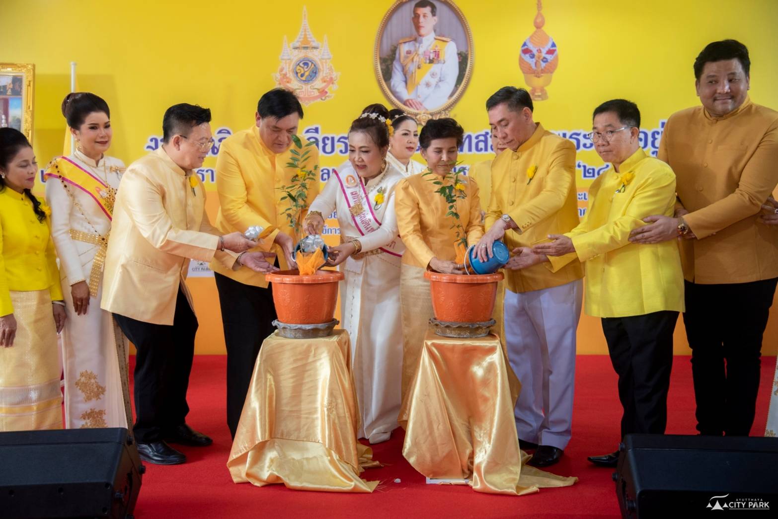 อยุธยา-พสกนิกรร่วมถวายพระพรชัยมงคลพระบาทสมเด็จพระเจ้าอยู่หัวฯ