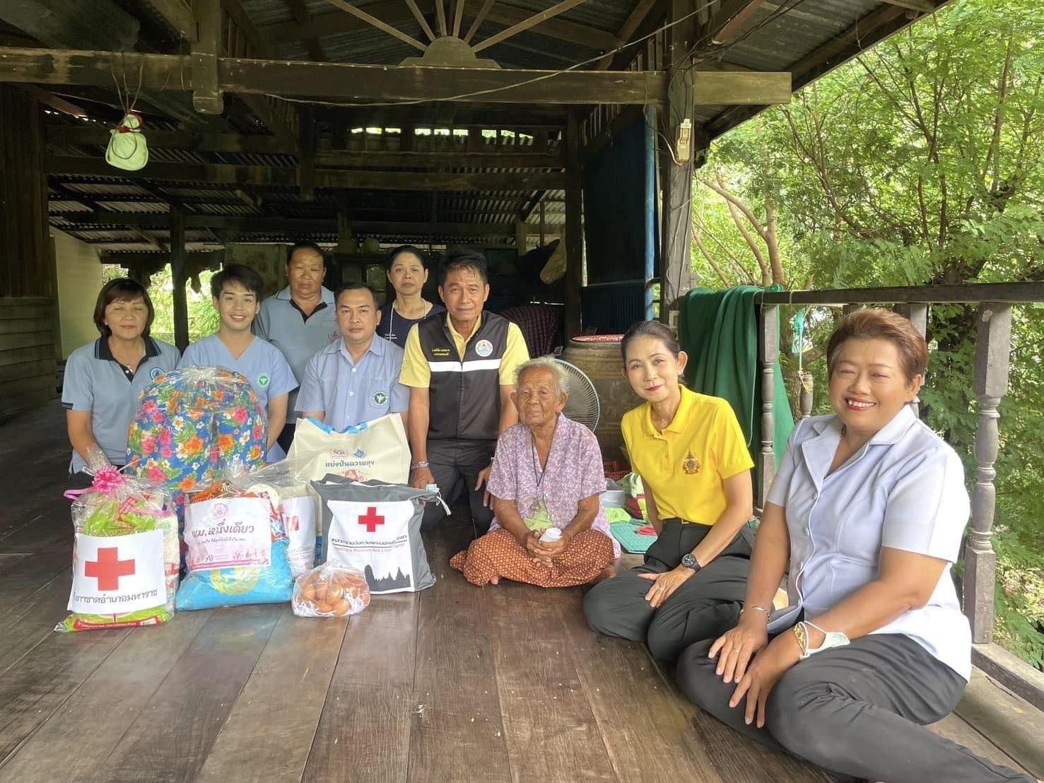 อยุธยา-ลงพื้นที่เยี่ยมผู้ยากไร้ตามโครงการ “ซ่อม สร้างสุข” นักเรียนทุน ผู้พิการทางสายตาและผู้พิการทางสมอง