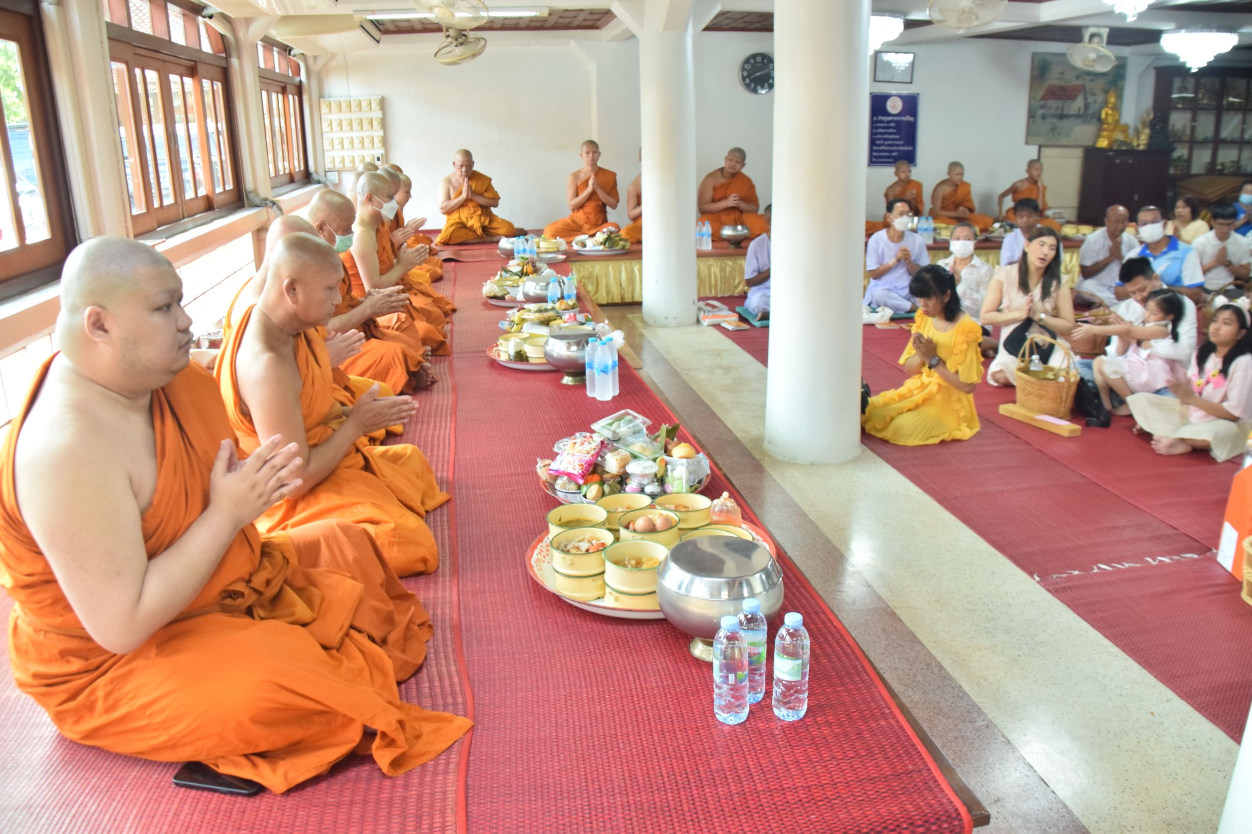 อยุธยา-วัดใหญ่ชัยมงคลจัดพิธีทำบุญตักบาตรและเจริญสมาธิภาวนา