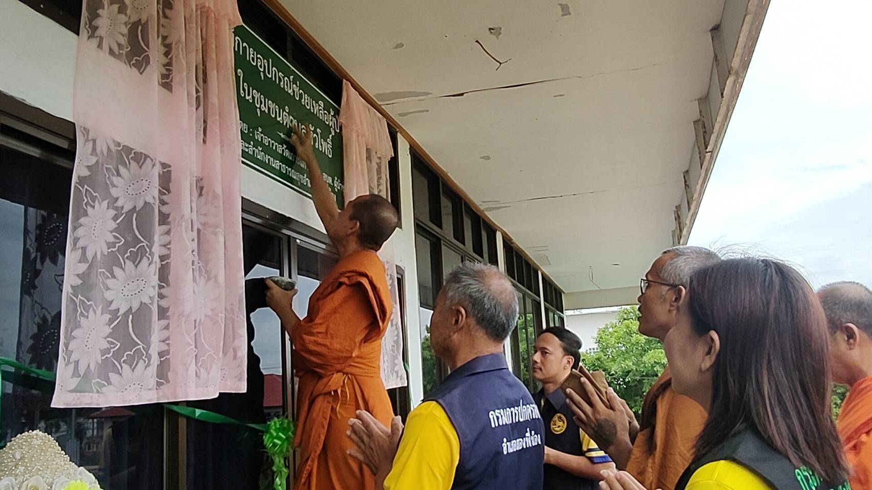 สุพรรณบุรี-“วัดเกาะแก้ว”เปิดศูนย์กายอุปกรณ์ทางการแพทย์