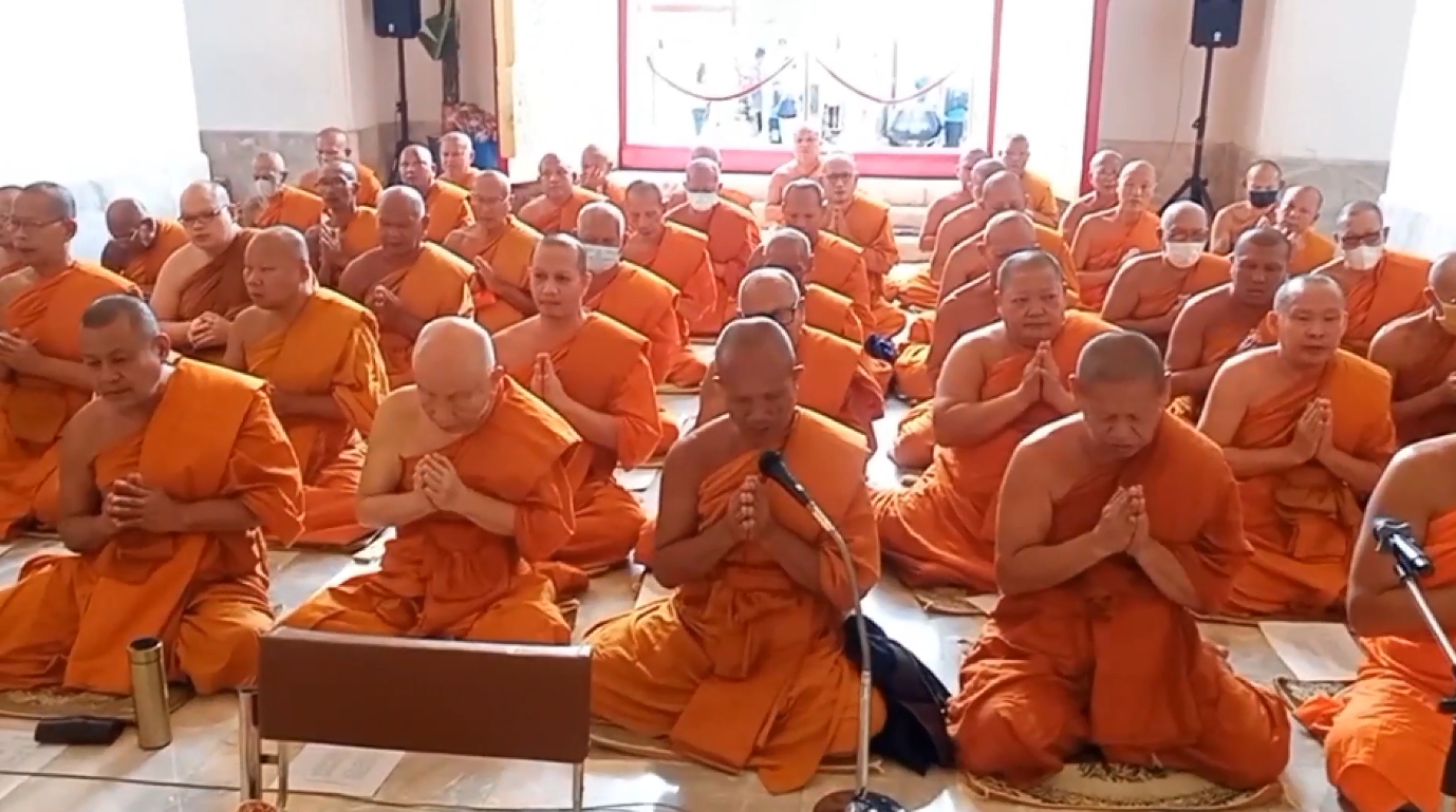 สุพรรณบุรี-คณะสงฆ์สวดเจริญพระพุทธมนต์ถวายพระพรชัยมงคลแด่พระบาทสมเด็จพระเจ้าอยู่หัว