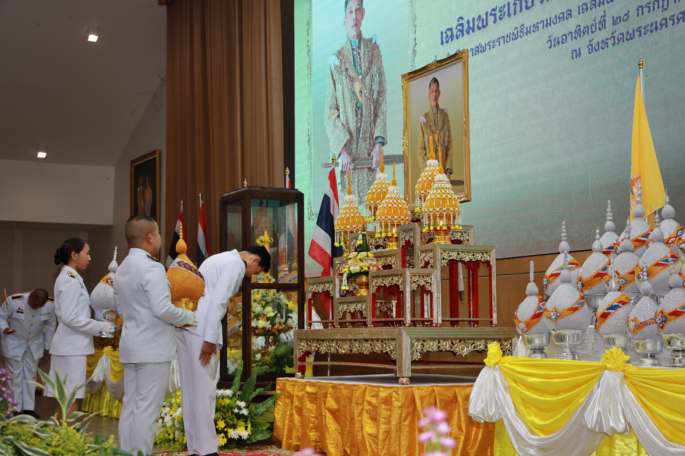 อยุธยา-วางพานพุ่มถวายพระพรชัยมงคล พระบาทสมเด็จพระเจ้าอยู่หัวฯ