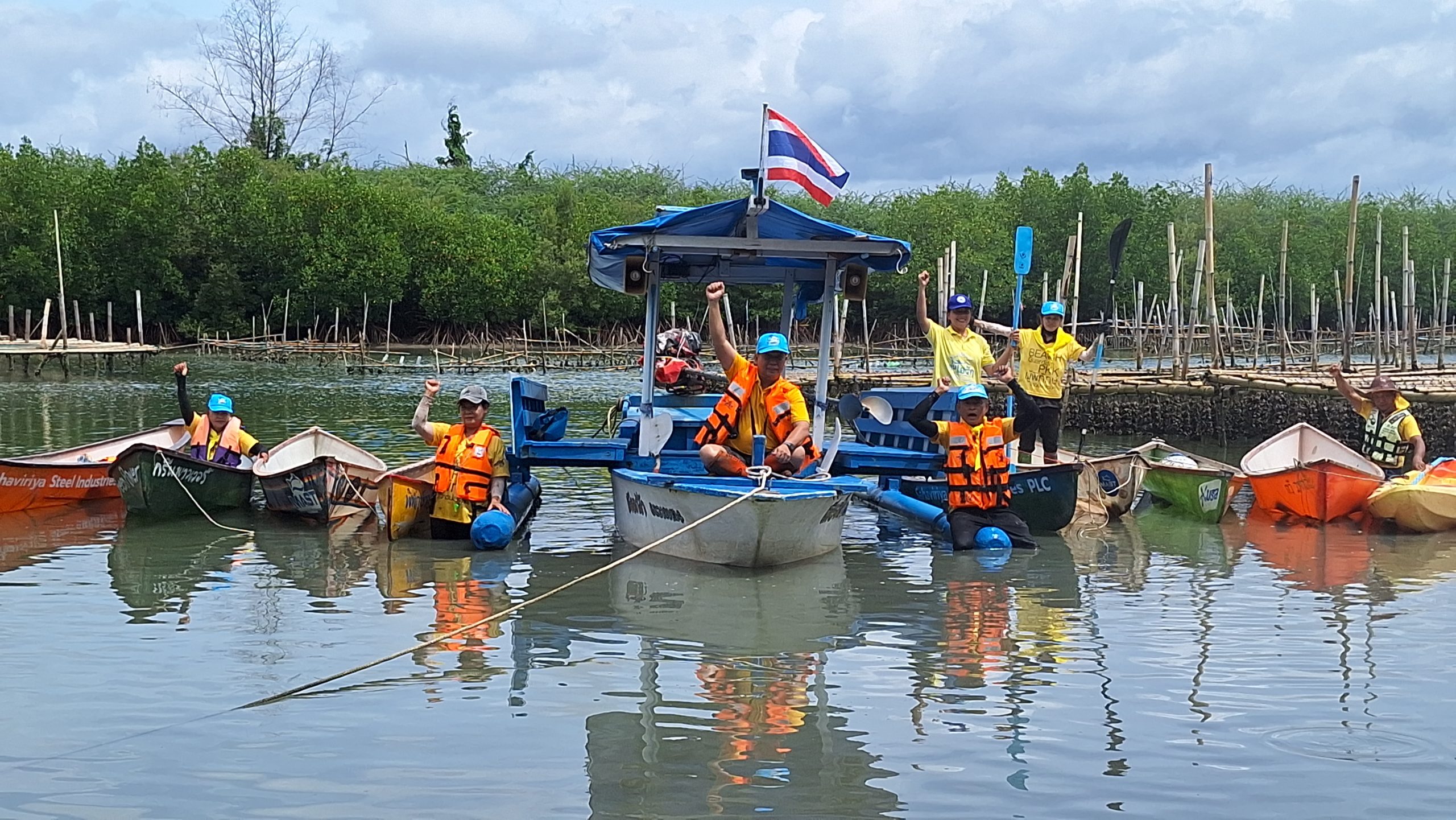 ประจวบคีรีขันธ์-กลุ่มจิตอาสาพิทักษ์วารี หวั่นปลาหมอคางดำทำลายระบบนิเวศป่าชายเลนทำสัตว์น้ำวัยอ่อนสูญพันธุ์