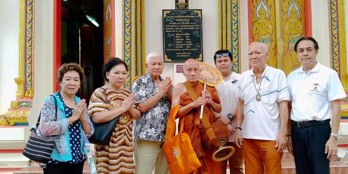 ปราจีนบุรี-ฤกษ์ดี “พระครูปลัดปรีดา โชติกโร” ปลงผมนาค เตรียมบวชทดแทนคุณบิดา,มารดา ก่อนเข้าพรรษา