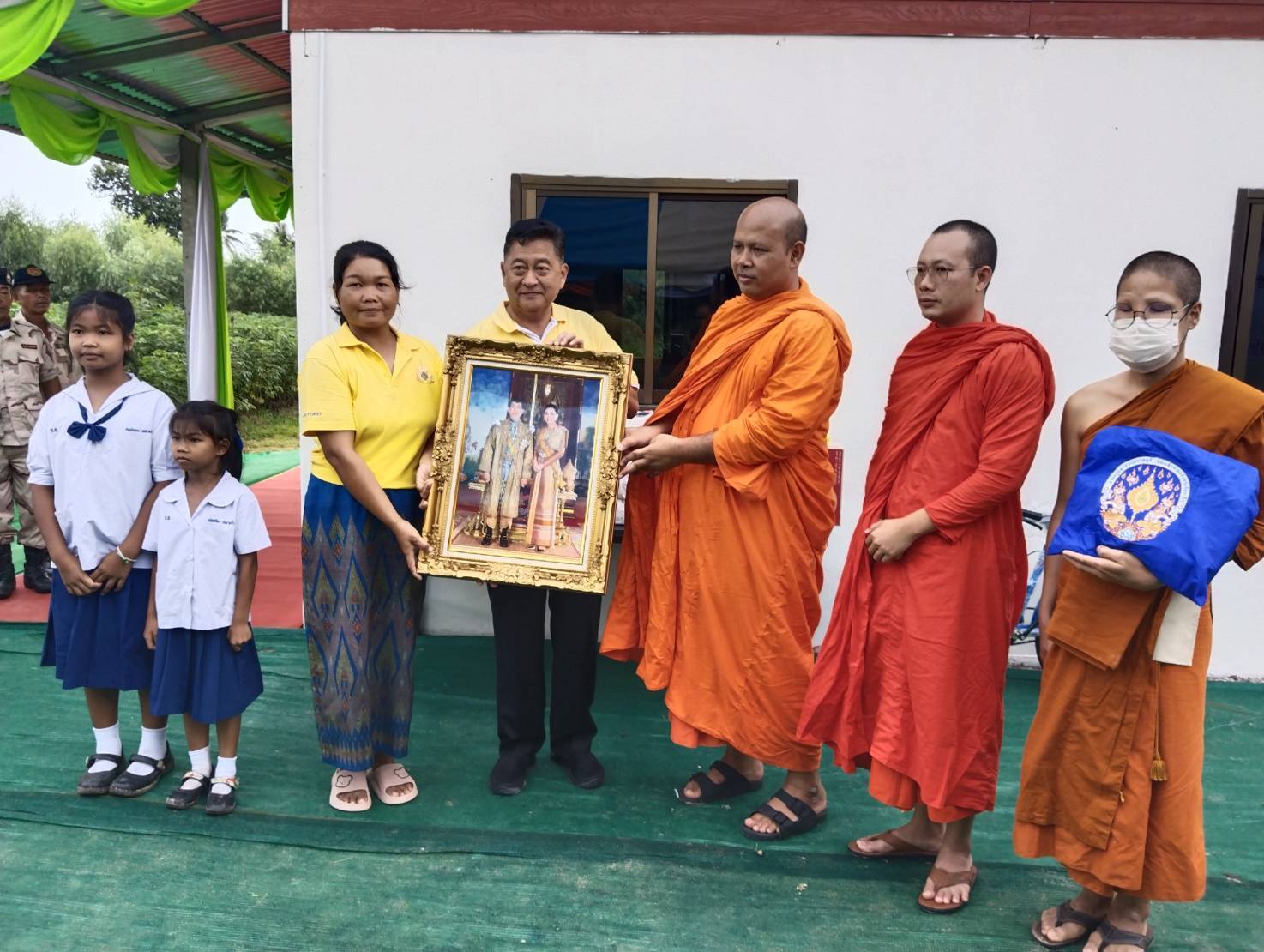 ร้อยเอ็ด-มูลนิธิพระมหาอุดร ธมมปญโญ มอบบ้านรวมน้ำใจเฉลิมราชย์ เพื่อผู้ยากไร้