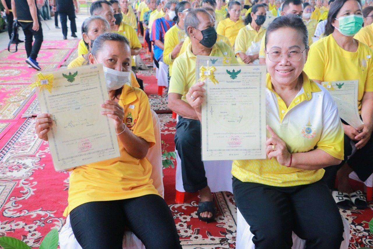 ร้อยเอ็ด-มอบโฉนดเพื่อการเกษตรให้แก่ราษฎร เฉลิมพระเกียรติพระบาทสมเด็จพระเจ้าหัวฯ