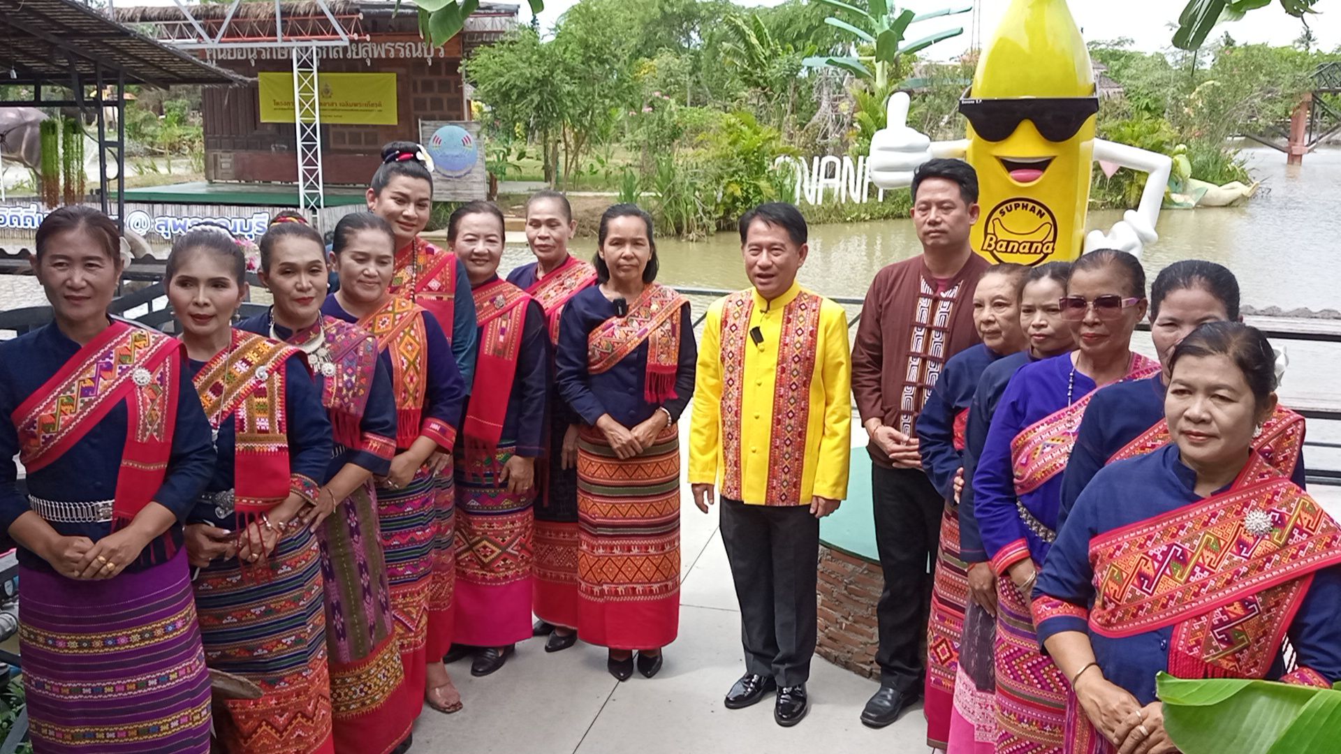 สุพรรณบุรี-ภูมิปัญญาท้องถิ่น ผ้าทอตีนจกลายโบราณร้อยปีช่ออีแต๋วผ้าไทยใส่ได้จริง