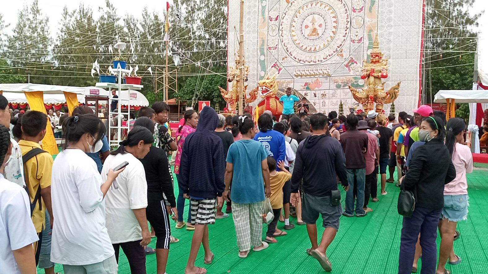 สุพรรณบุรี-โค้งสุดท้ายส่องเลขหางประทัด”พญาเต่าหัวมังกร”และ”ท้าวเวสสุวรรณ”คึกคัก