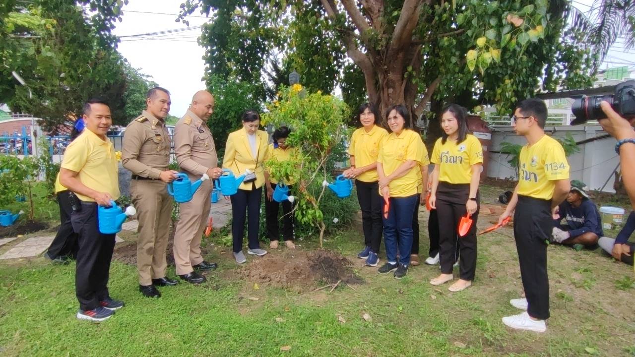 ปทุมธานี-มูลนิธิปวีณาร่วมเรือนจำธัญบุรีจัดกิจกรรมอาสาปรับปรุงภูมิทัศน์เฉลิมพระเกียรติ