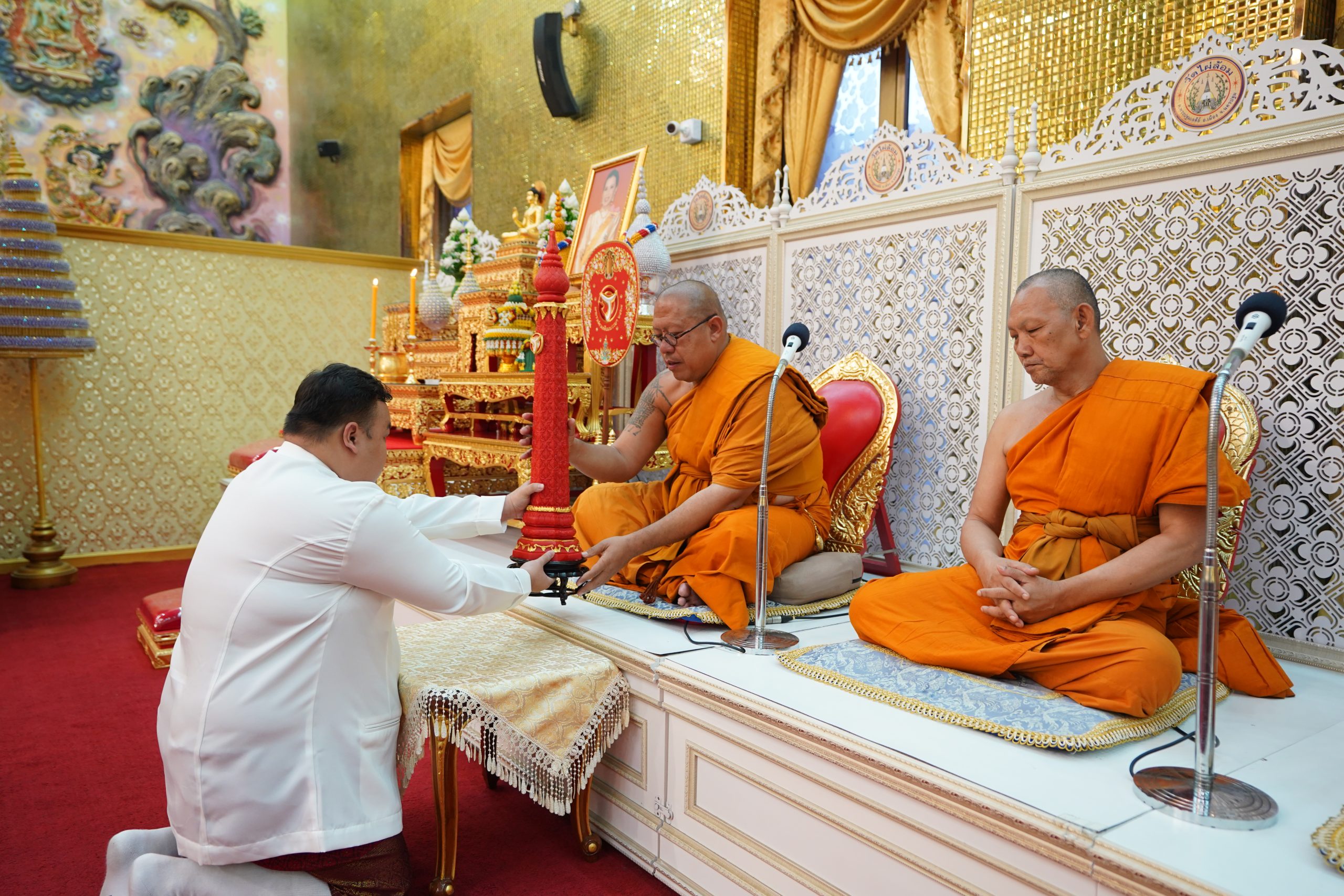 นครปฐม-อัญเชิญเทียนพรรษาพระราชทานถวายวัดไผ่ล้อม